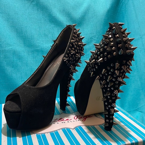 Bettie Page Spiked Black Velvet Heels Nikolette 7 - Picture 1 of 6